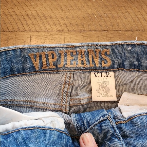 Vip jean Distressed cut off shorts size womens 5/6 - Picture 3 of 3